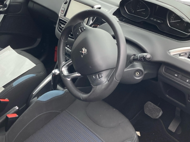 PEUGEOT 208 2013