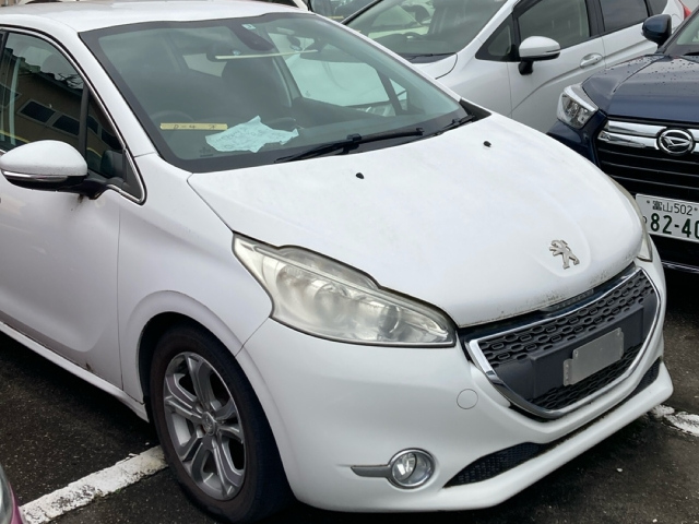 PEUGEOT 208 2013