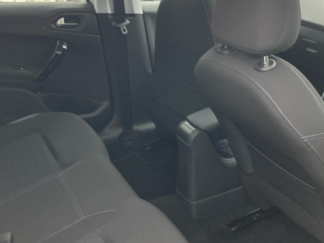 PEUGEOT 208 2013
