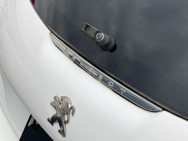 PEUGEOT 208 2013