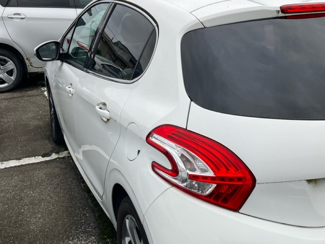 PEUGEOT 208 2013