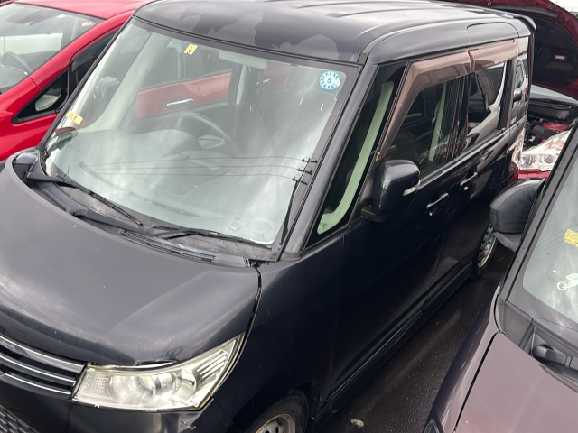 NISSAN ROOX 2013