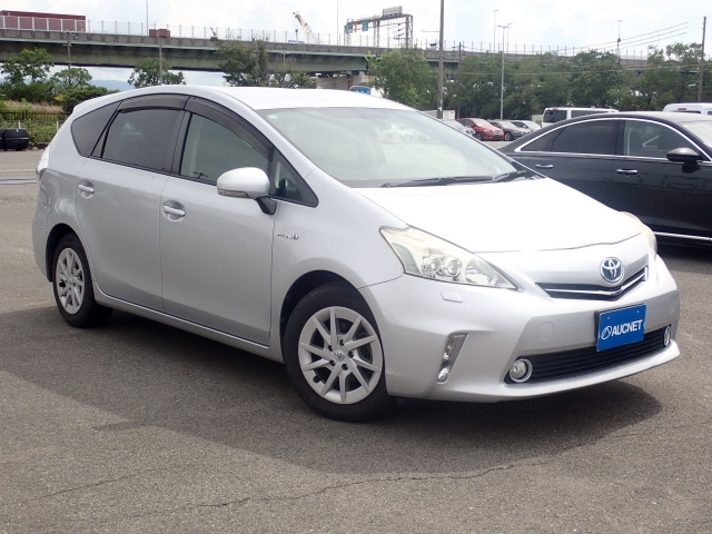 TOYOTA PRIUS ALPHA 2014