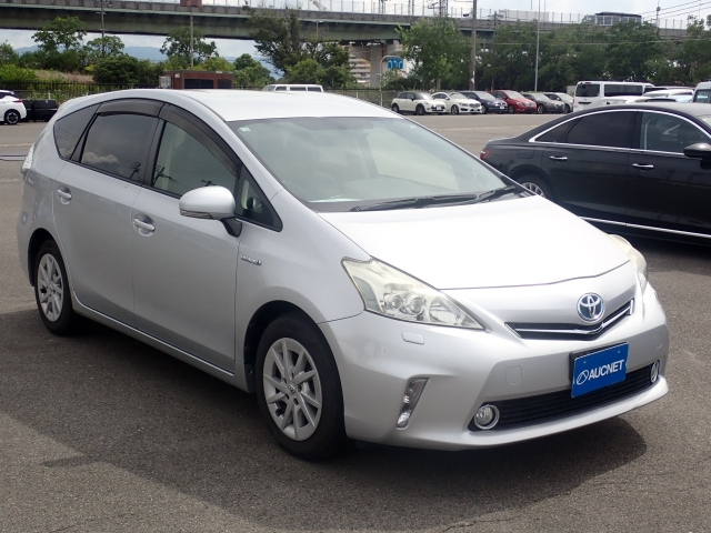 TOYOTA PRIUS ALPHA 2014