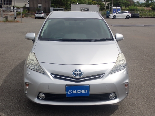 TOYOTA PRIUS ALPHA 2014