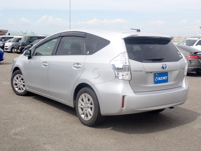 TOYOTA PRIUS ALPHA 2014