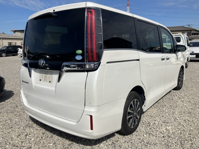 TOYOTA ESQUIRE 2019