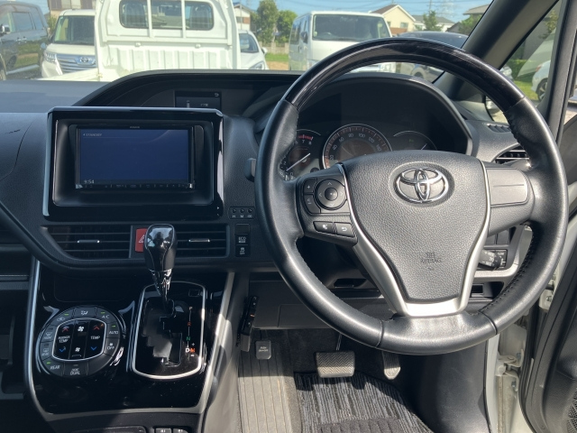 TOYOTA ESQUIRE 2019
