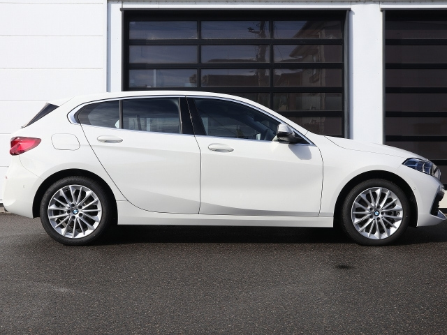 BMW 1 SERIES 2024