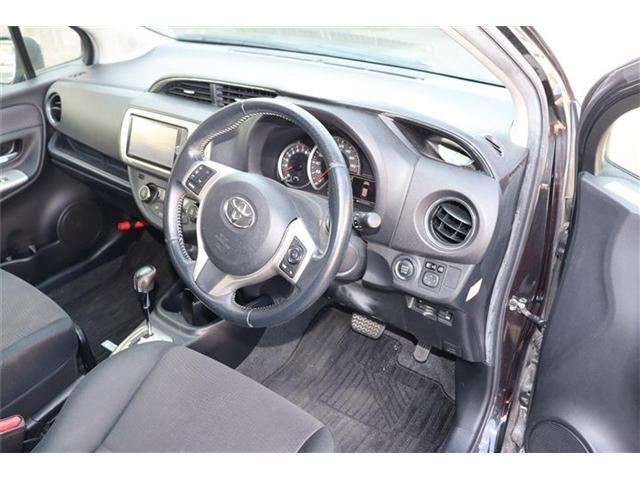 TOYOTA VITZ 2014