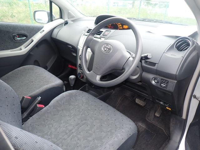 TOYOTA VITZ 2008