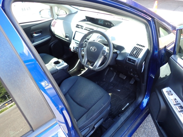 TOYOTA PRIUS ALPHA 2015