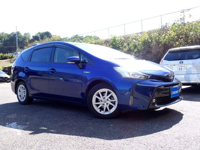 TOYOTA PRIUS ALPHA 2015