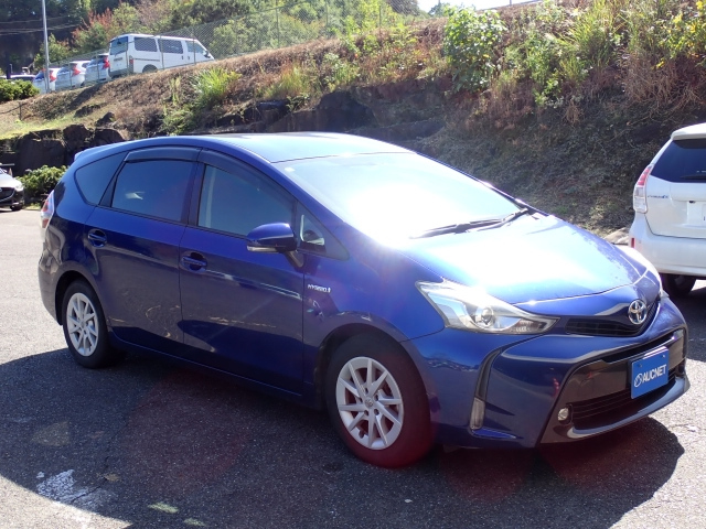 TOYOTA PRIUS ALPHA 2015
