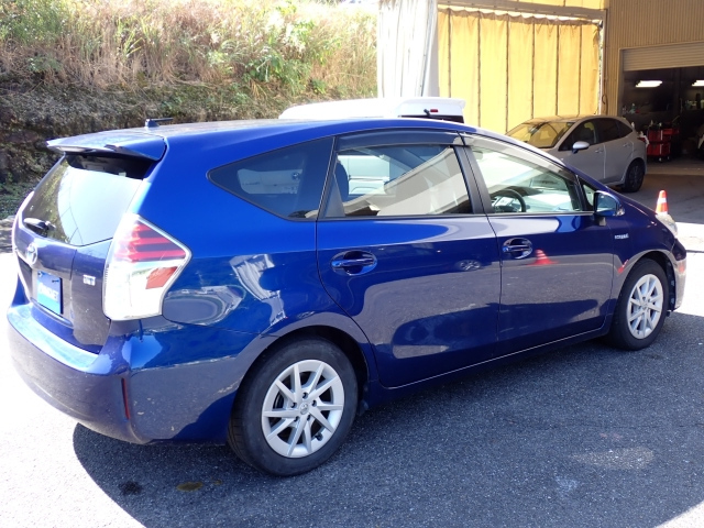 TOYOTA PRIUS ALPHA 2015