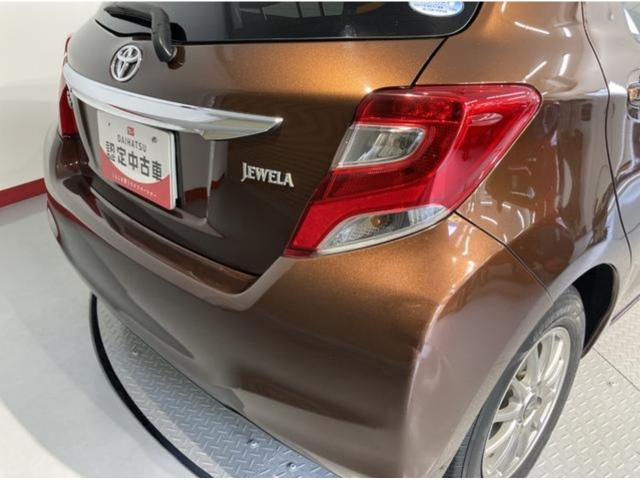 TOYOTA VITZ 2014