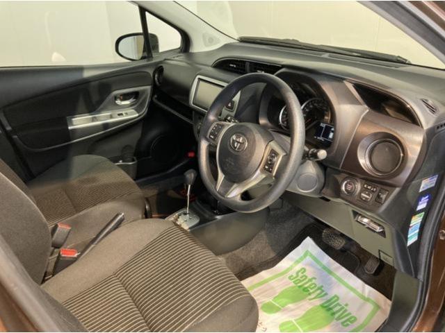 TOYOTA VITZ 2014