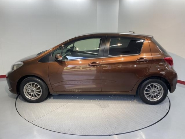 TOYOTA VITZ 2014
