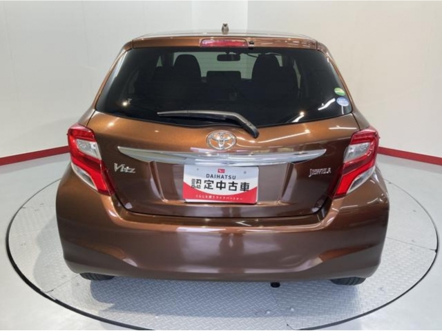 TOYOTA VITZ 2014