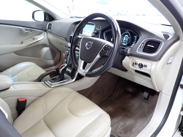 VOLVO V40 2013