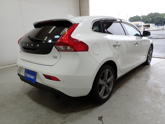 VOLVO V40 2013