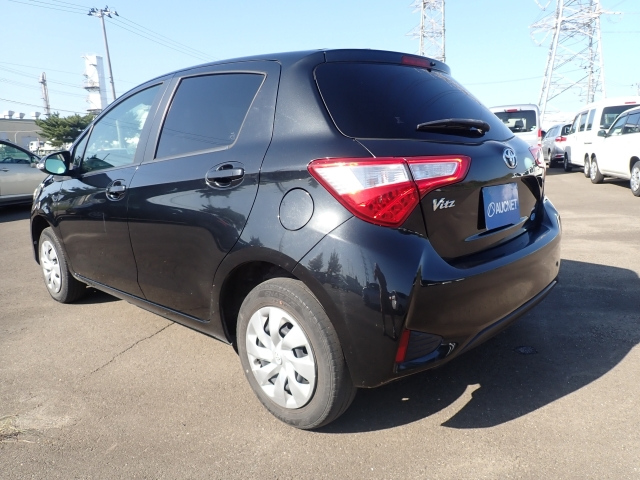 TOYOTA VITZ 2017