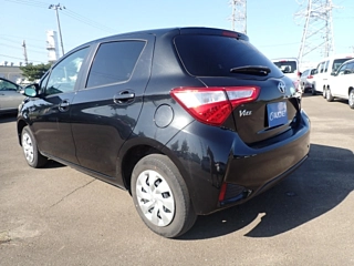 TOYOTA VITZ 2017