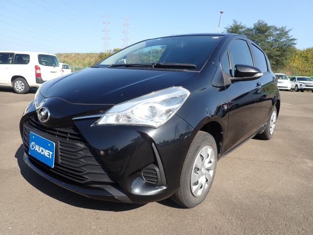 TOYOTA VITZ 2017