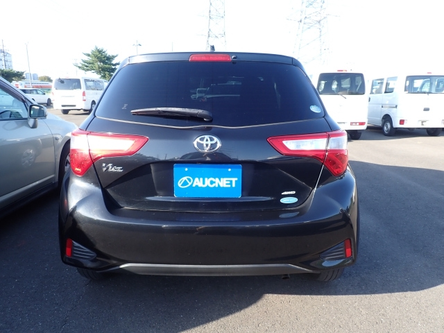 TOYOTA VITZ 2017