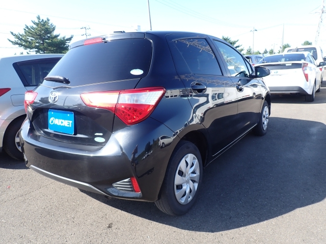 TOYOTA VITZ 2017