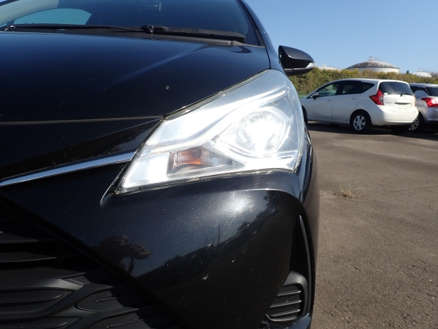 TOYOTA VITZ 2017