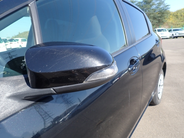 TOYOTA VITZ 2017