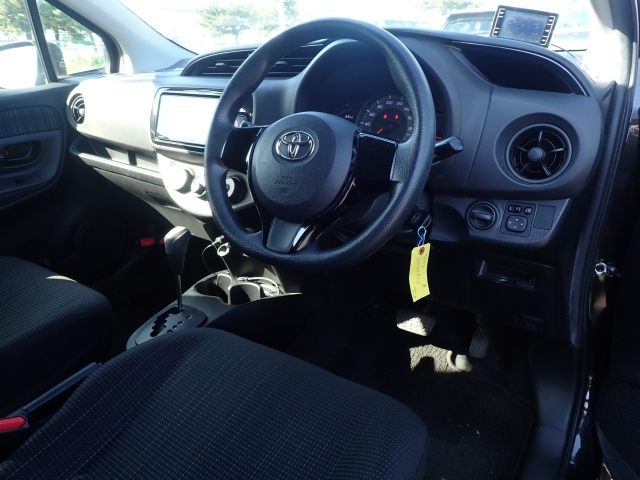 TOYOTA VITZ 2017