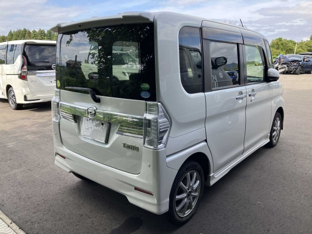 DAIHATSU TANTO 2015