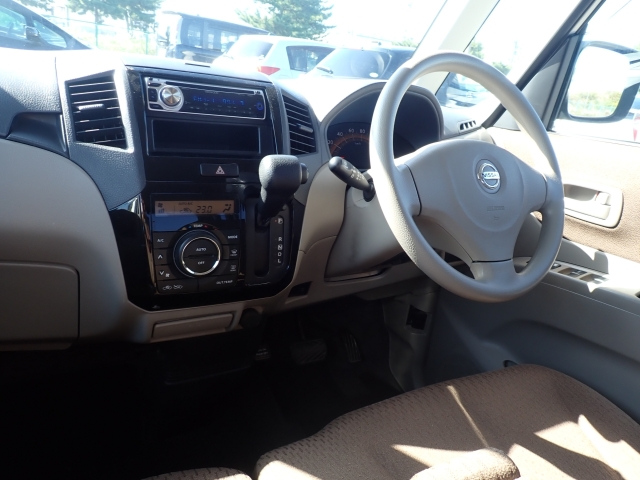 NISSAN ROOX 2010