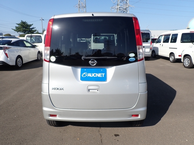 NISSAN ROOX 2010