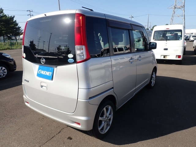 NISSAN ROOX 2010