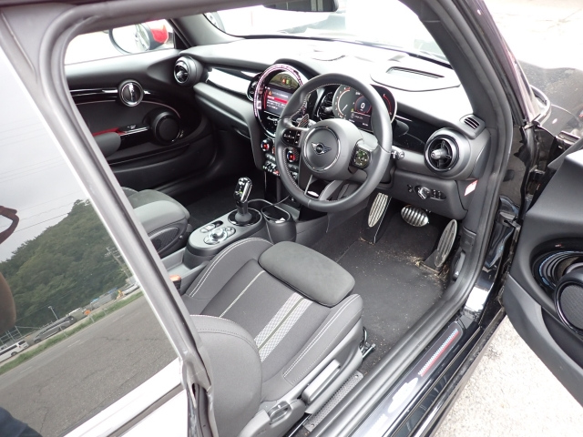 BMW MINI 2022