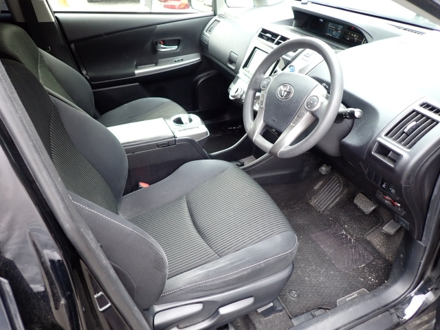 TOYOTA PRIUS ALPHA 2016