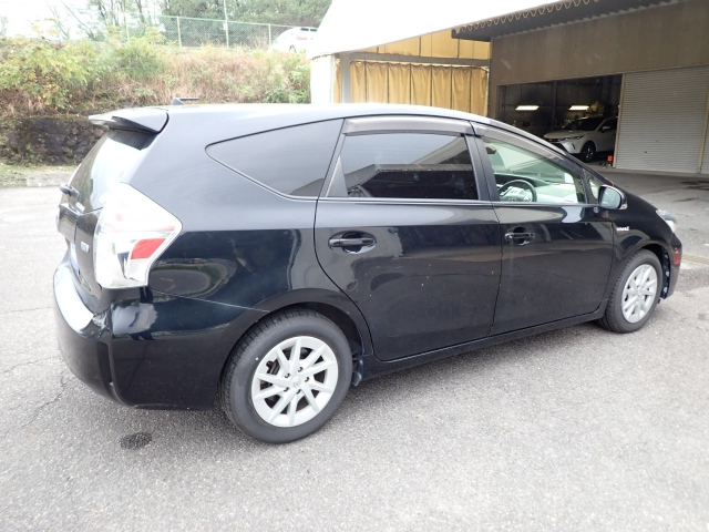TOYOTA PRIUS ALPHA 2016
