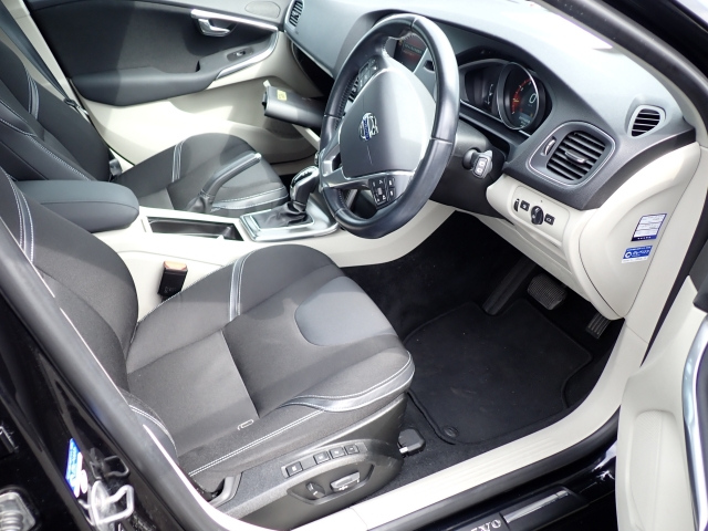 VOLVO V40 2015