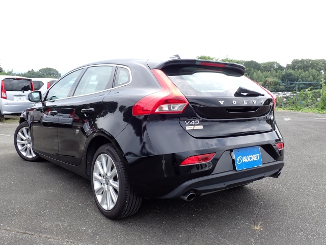 VOLVO V40 2015