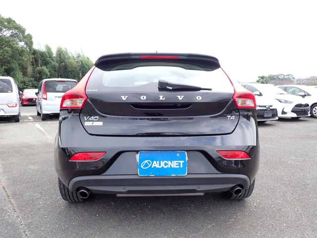VOLVO V40 2015