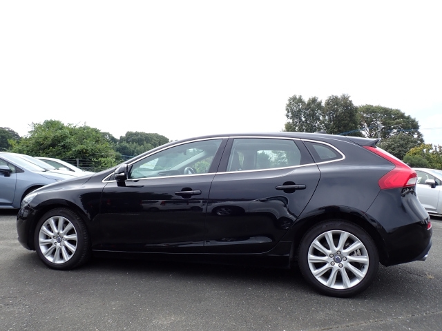 VOLVO V40 2015