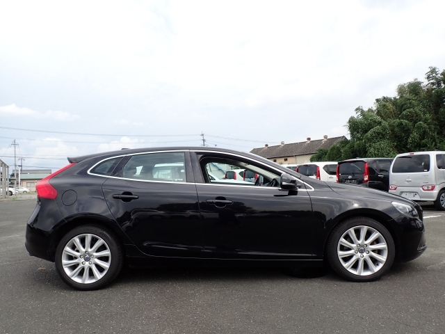 VOLVO V40 2015