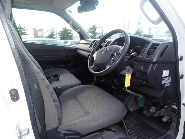 TOYOTA HIACE VAN 2019