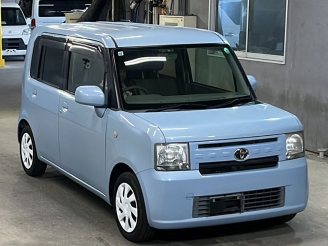 TOYOTA PIXIS SPACE 2011