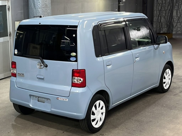 TOYOTA PIXIS SPACE 2011