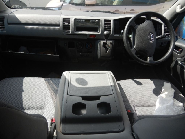 TOYOTA HIACE VAN 2010