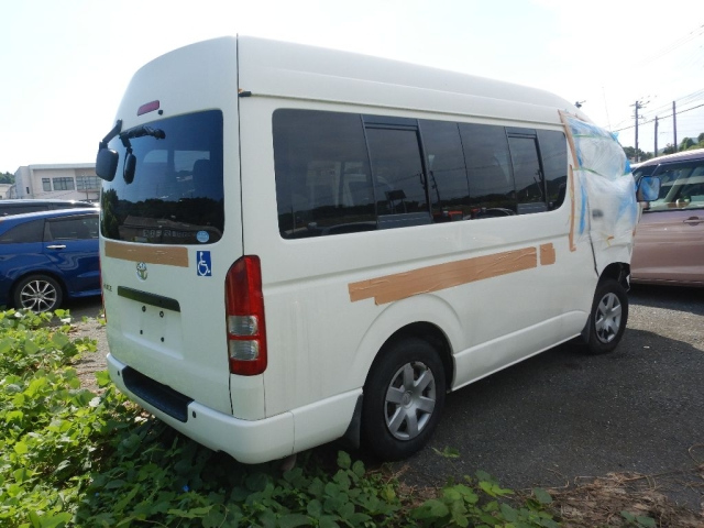 TOYOTA HIACE VAN 2010